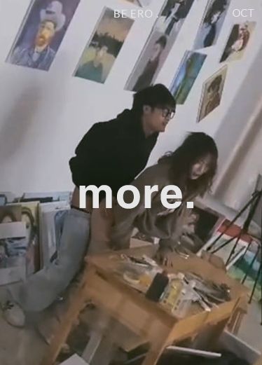 門事件《独家猛料》独家校园新瓜！烟台科技学院画室doi事件！情侣画室做爱被偷拍！看了长针眼~ 2bX