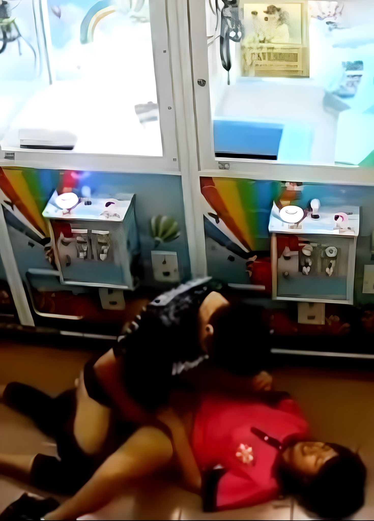 门事件『第一色』情侣为了节约房钱在抓娃娃机房地板上做爱 coL