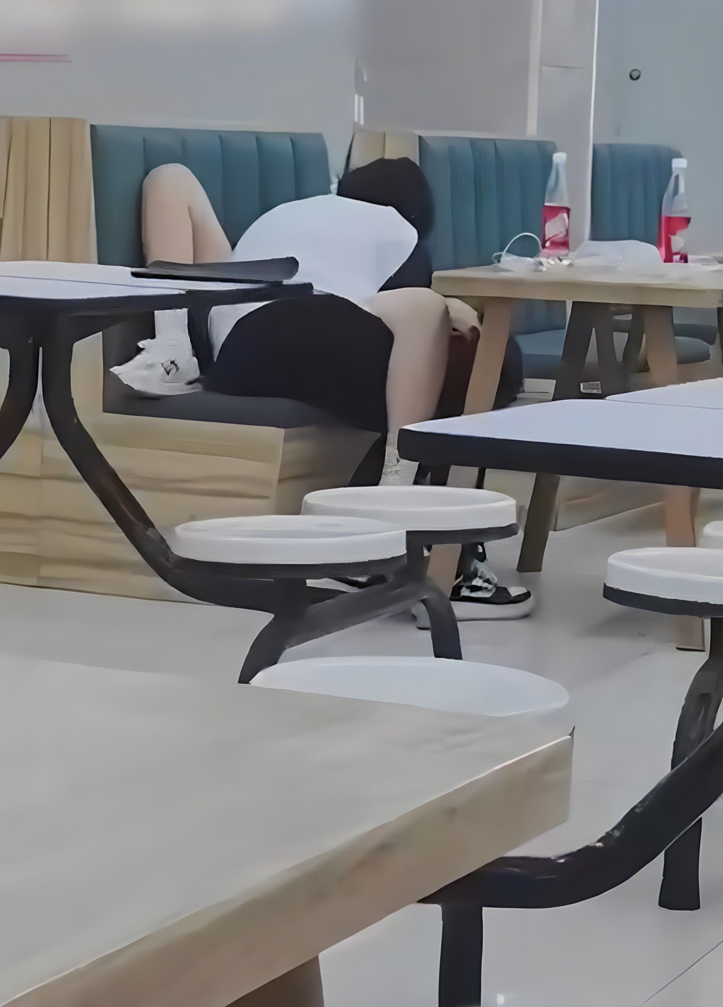 门事件 山西应用科技学院瓜 小情侣在学校食堂当众上演校园活春宫被偷拍发表白墙 这下不火都难啊 PTC